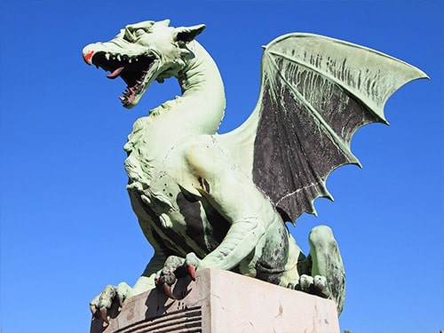Atelier famille "Drgons" - statue du pont de Ljubljana, Slovénie@WikimediaCommons